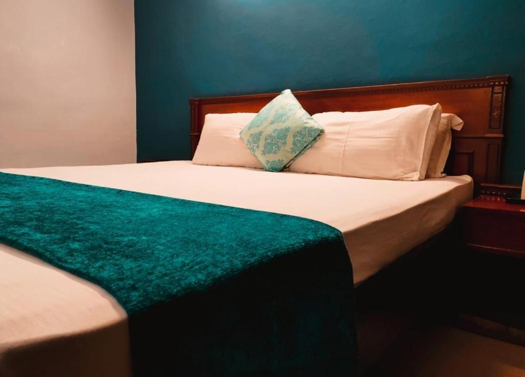 Hotel Geo Бангалор Екстериор снимка